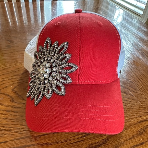 Black and red rhinestone/flower SnapBack trucker hat - Picture 1 of 7